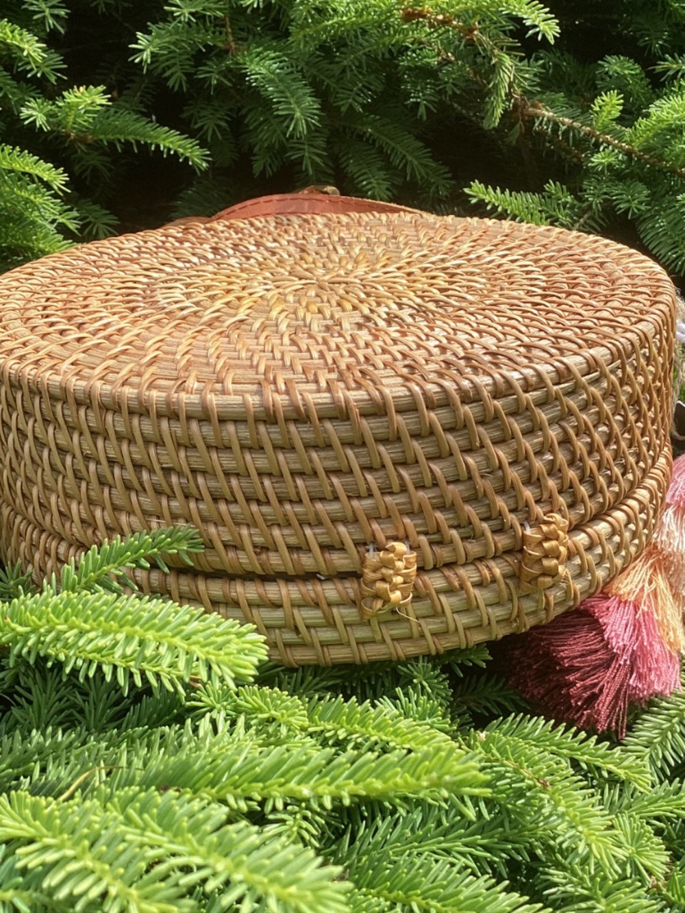 Beautiful Boho Wicker Raffia Circular Snap Close Leather Handbag🌺🌸 - Picture 7 of 8